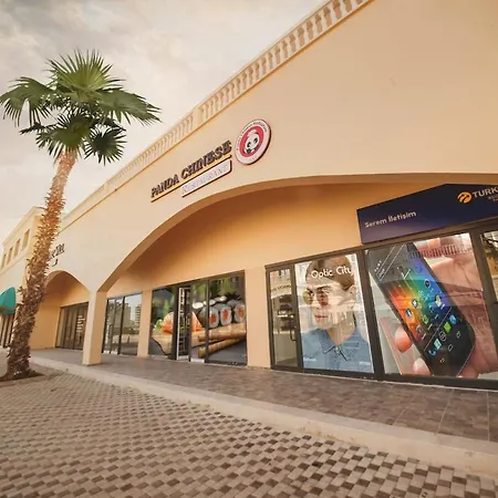 Pool View With Facilities Λάρνακα