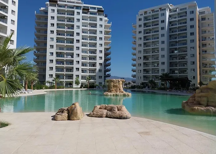 Pool View With Facilities Διαμέρισμα *