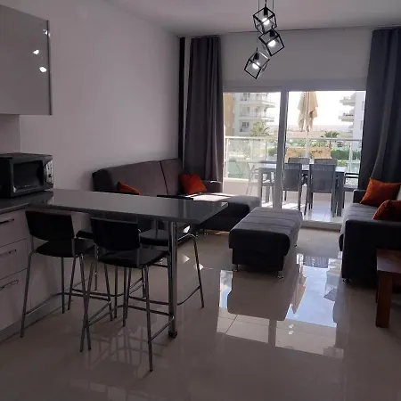 Pool View With Facilities Larnaca