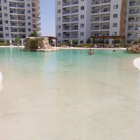 Pool View With Facilities Apartamento