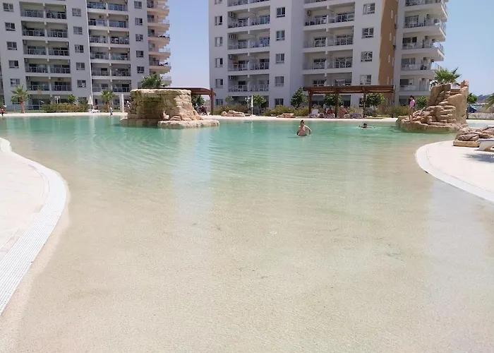 Pool View With Facilities Apartamento