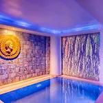 Pool View With Facilities Lejlighed